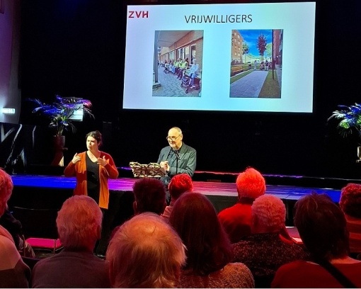 vrijwilligers en jubilaressen.jpg